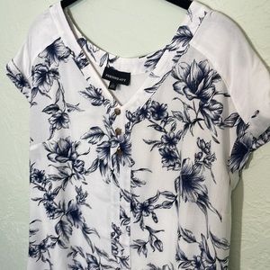 Fortune & Ivy Women's Floral Print Blouse - White and Navy